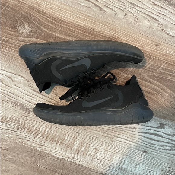 Nike Black Athletic Sneakers - Picture 1 of 3